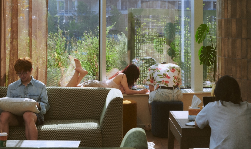 LOUNGES & SOCIAL SPACES